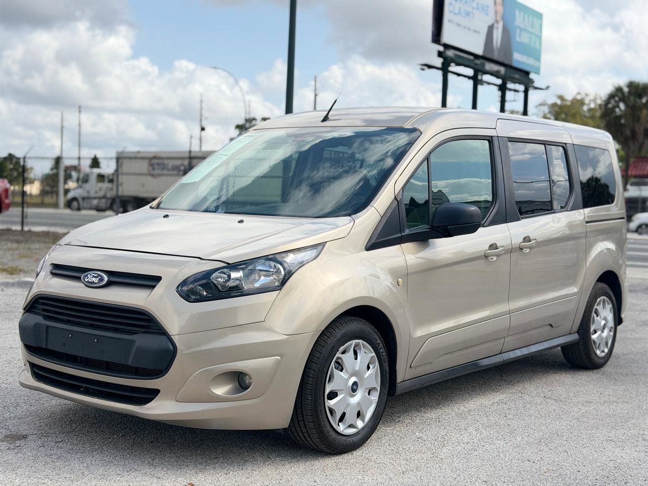 Used 2014 Ford Transit Connect XLT image 1