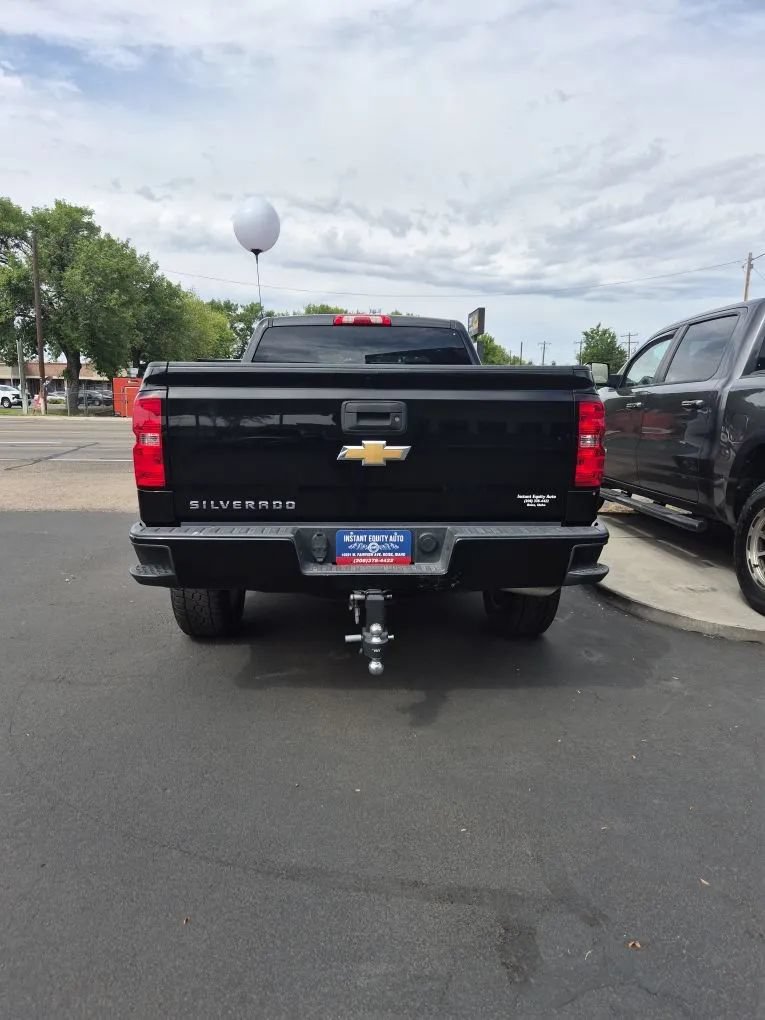 Used 2018 Chevrolet Silverado 1500 Custom w/ Custom Value Package AWD/4WD image 3