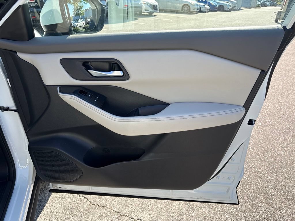 Certified 2025 Nissan Rogue SV FWD image 38