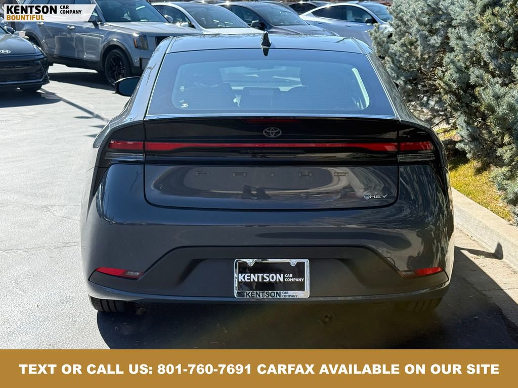 Used 2025 Toyota Prius LE image 7