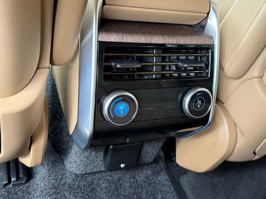 Used 2025 Land Rover Range Rover Long Wheelbase SE AWD/4WD image 32