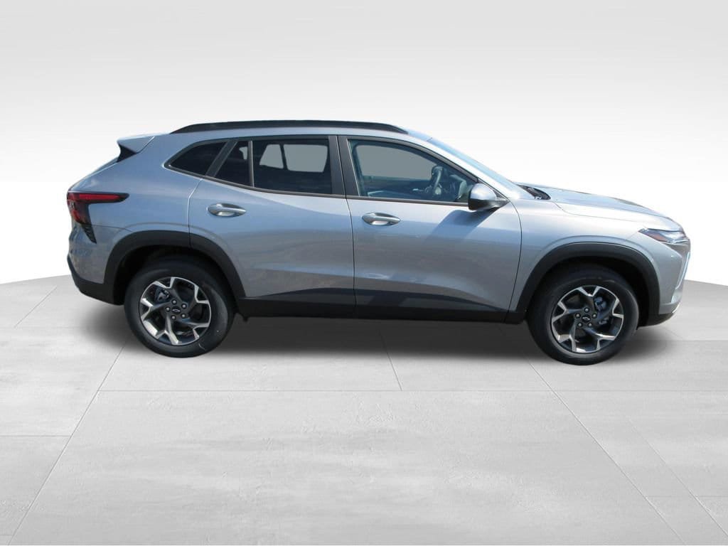 New 2026 Chevrolet Trax LT w/ Driver Confidence Package FWD image 6