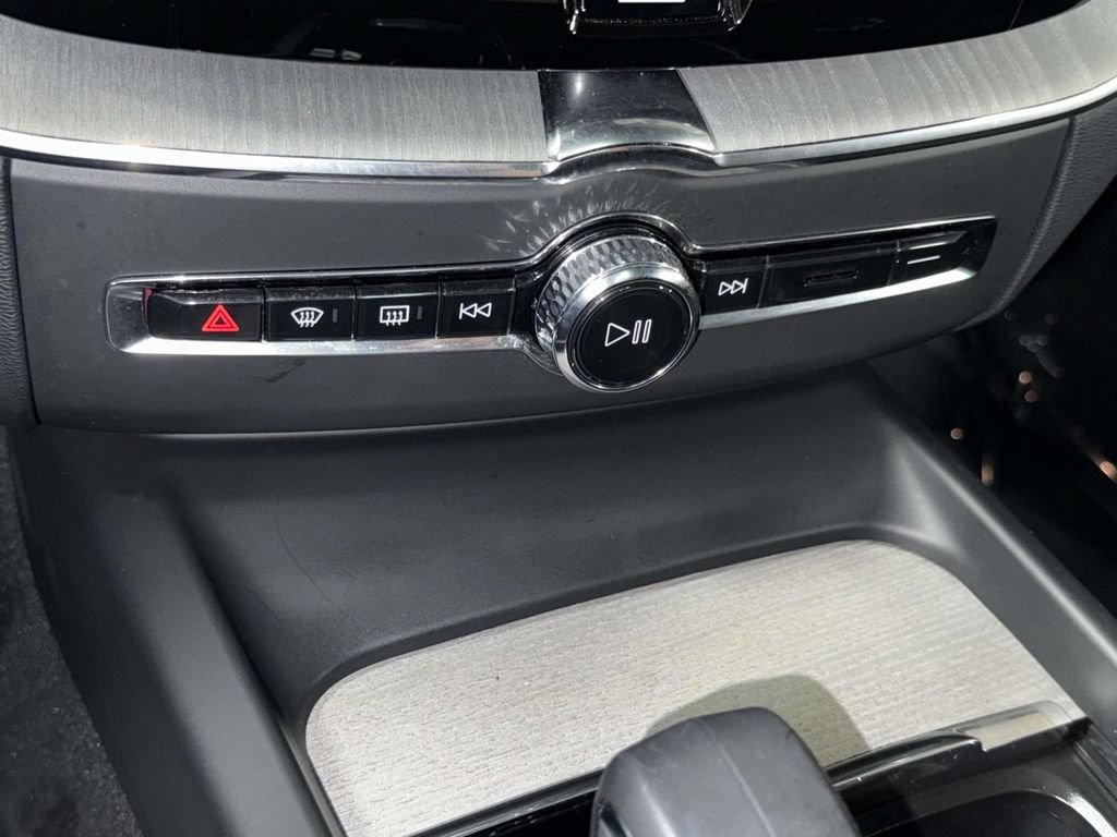 Used 2025 Volvo XC60 B5 Plus AWD/4WD image 25