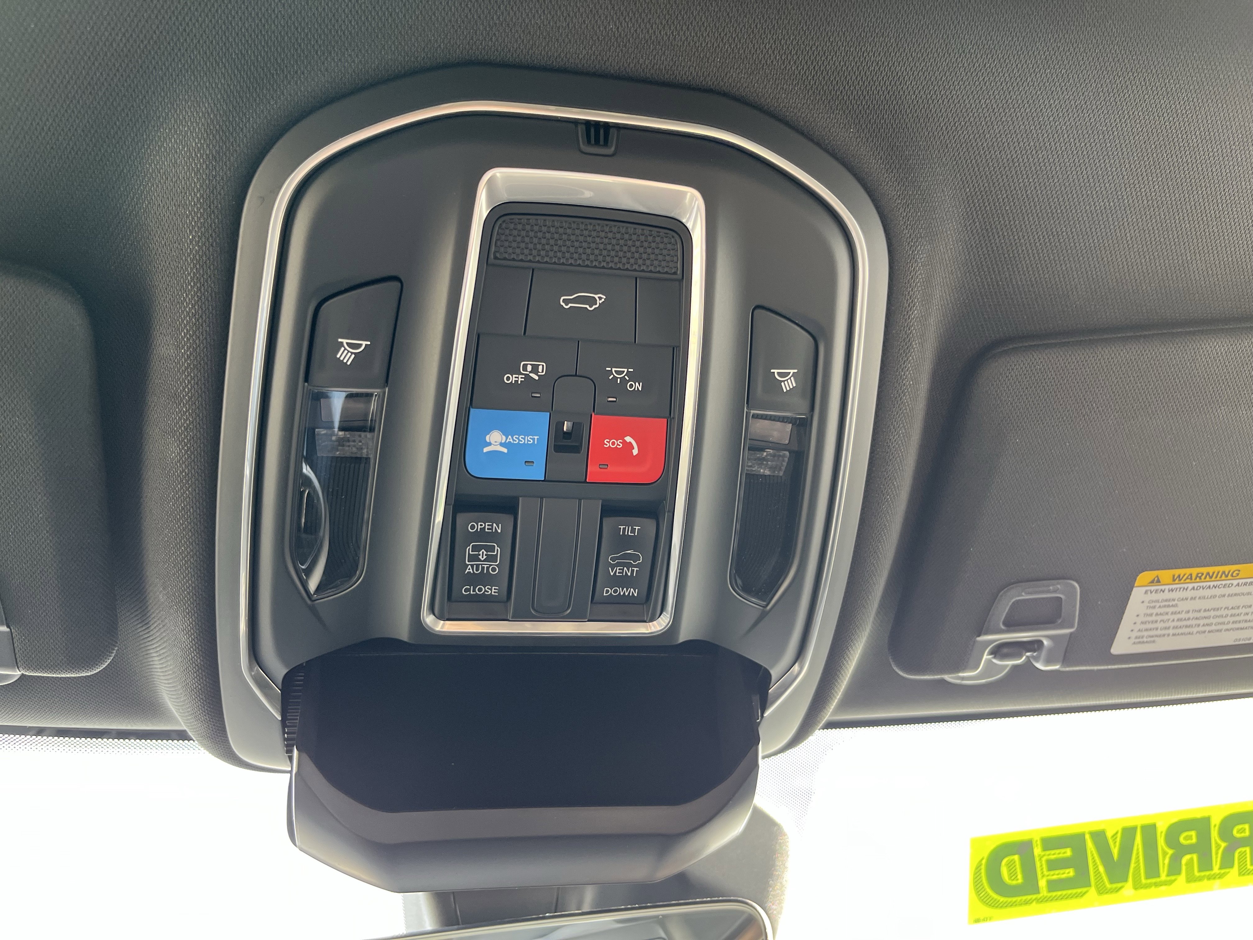 Used 2025 Jeep Grand Cherokee Laredo X w/ Luxury Tech Group I image 33