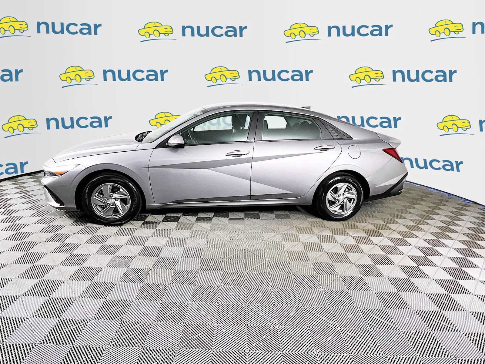 Certified 2025 Hyundai Elantra SE FWD image 4