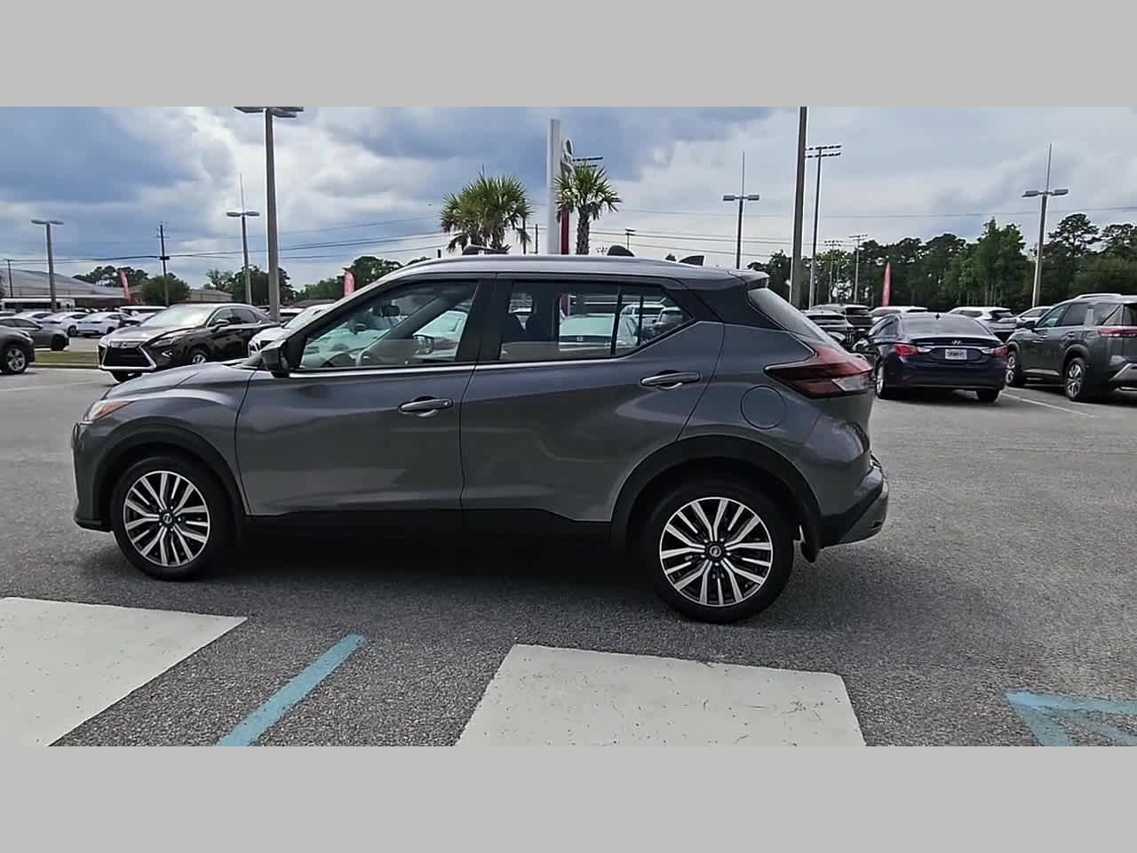 Used 2021 Nissan Kicks SV FWD image 27