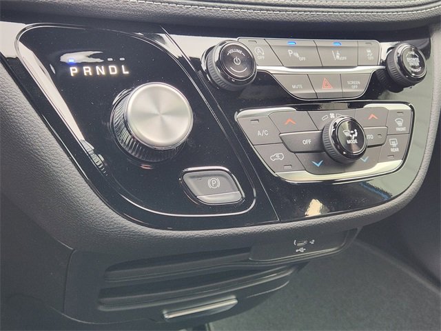 New 2026 Chrysler Pacifica Select image 14