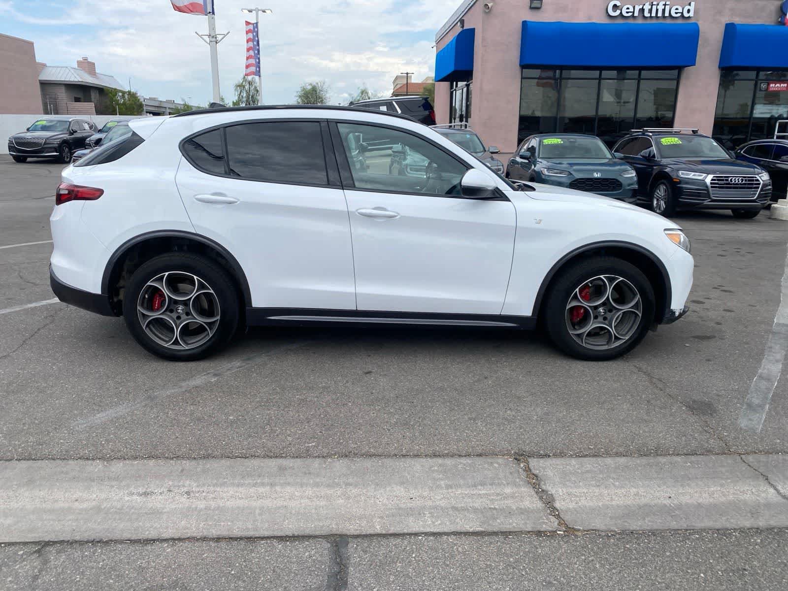 Used 2022 Alfa Romeo Stelvio Ti AWD/4WD image 5