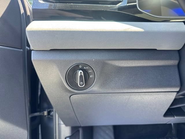 Used 2025 Volkswagen Jetta SE FWD image 21
