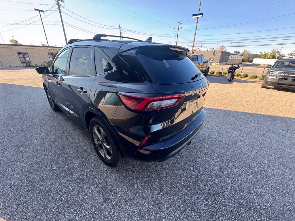 Used 2023 Ford Escape ST-Line w/ Tech Pack #1 AWD/4WD image 3