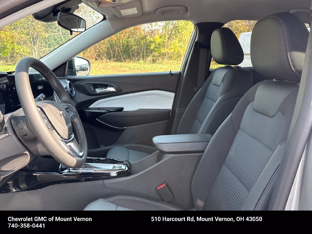 New 2026 Chevrolet Trax LT w/ Midnight Edition FWD image 12