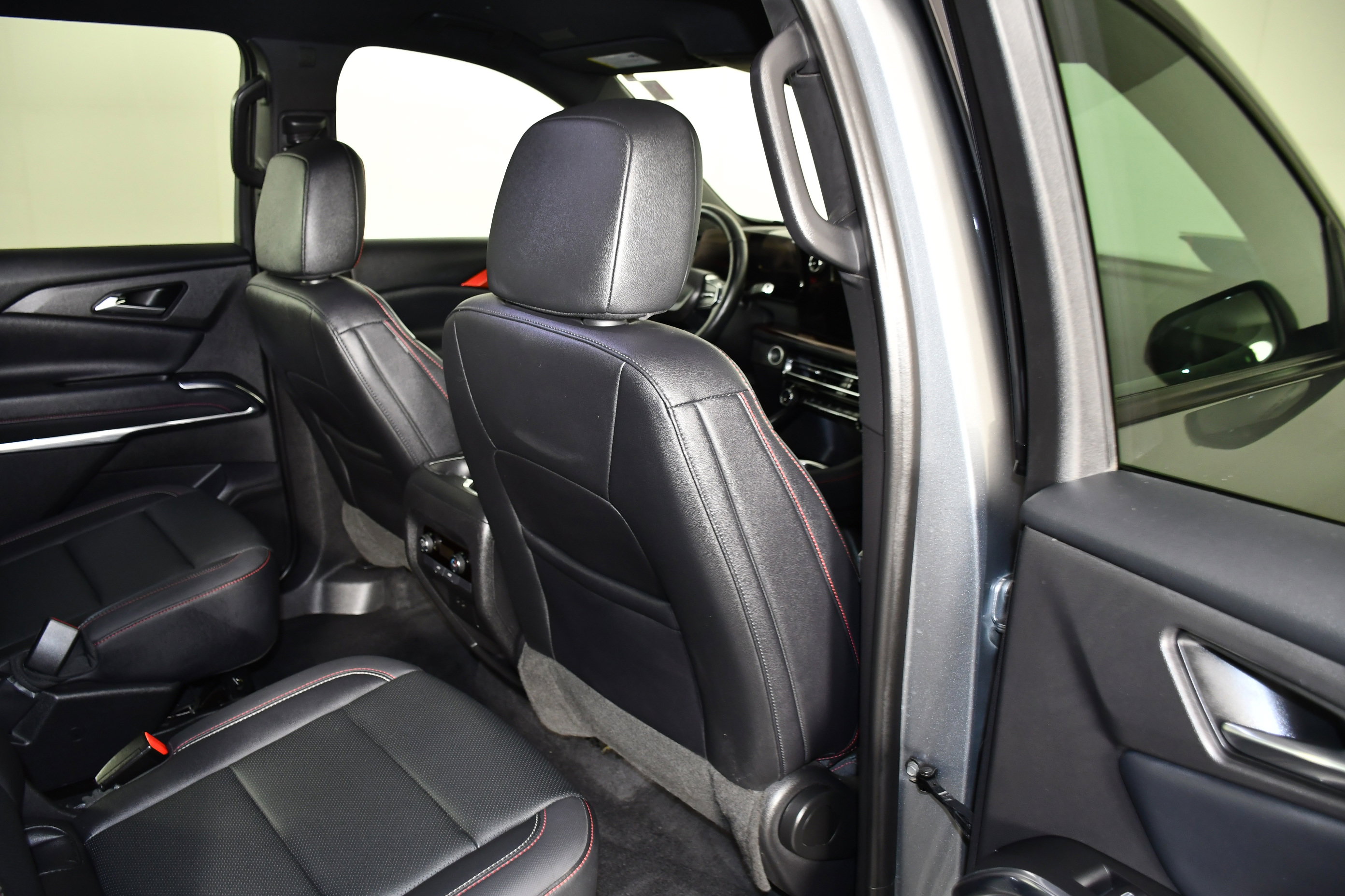 Used 2025 Chevrolet Traverse Z71 image 42