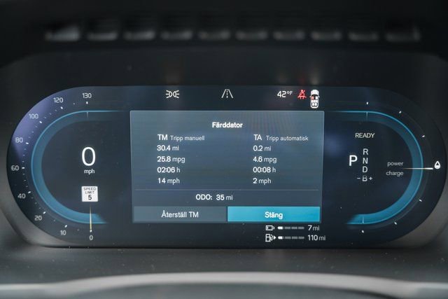 Certified 2025 Volvo XC90 T8 Core w/ Climate Package image 40