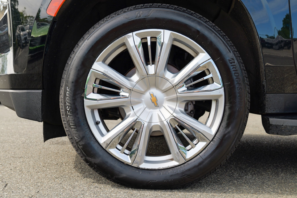 Used 2023 Chevrolet Suburban High Country AWD/4WD image 15