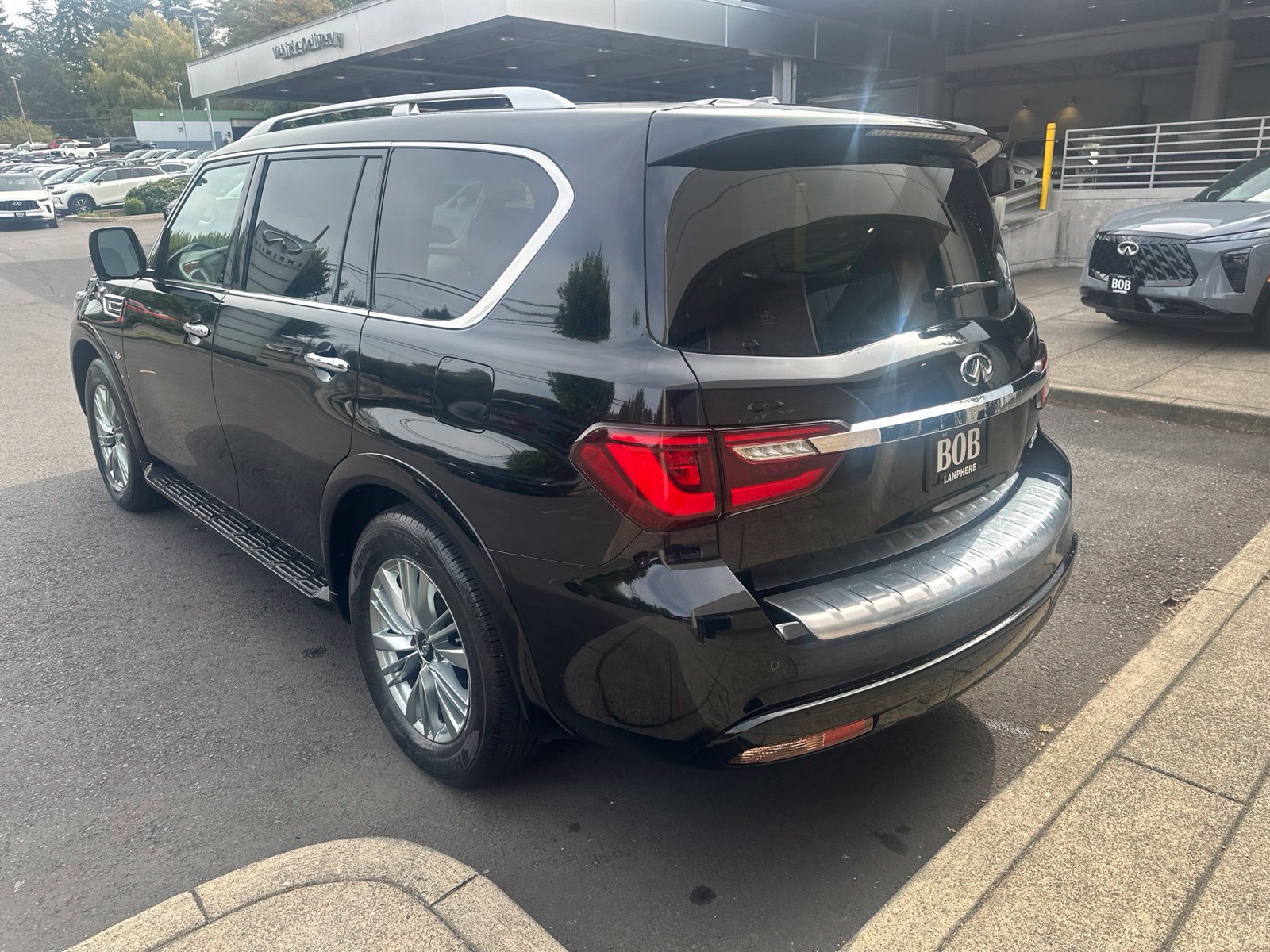 Used 2019 INFINITI QX80 Luxe w/ Proassist Package AWD/4WD image 4