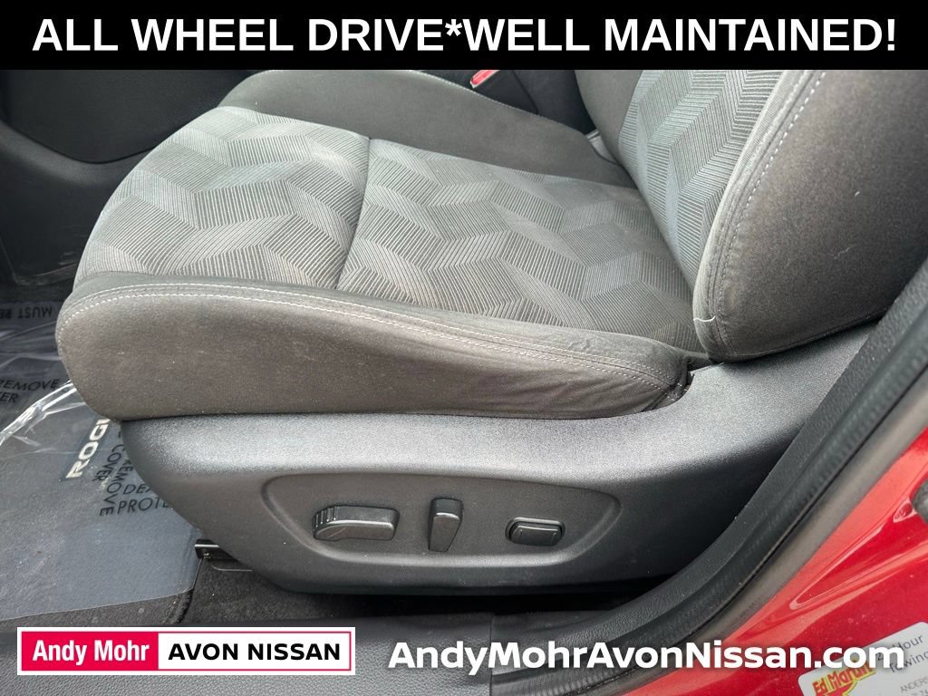 Used 2016 Nissan Rogue SV AWD/4WD image 13