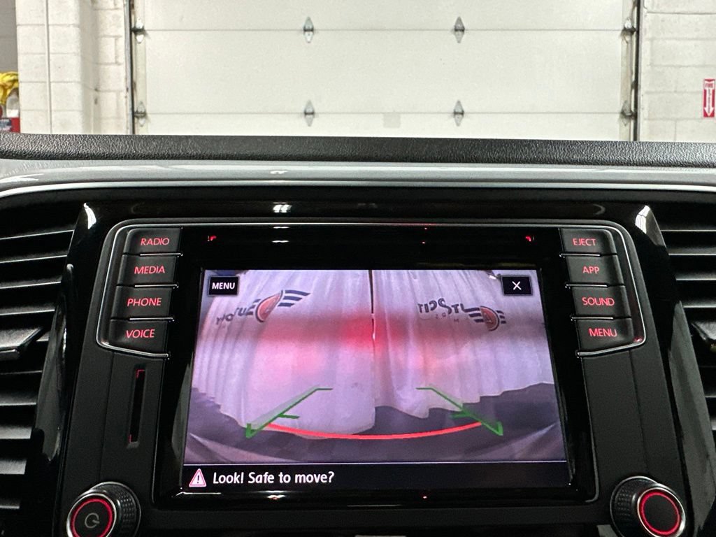 Used 2019 Volkswagen Beetle 2.0T SE FWD image 29