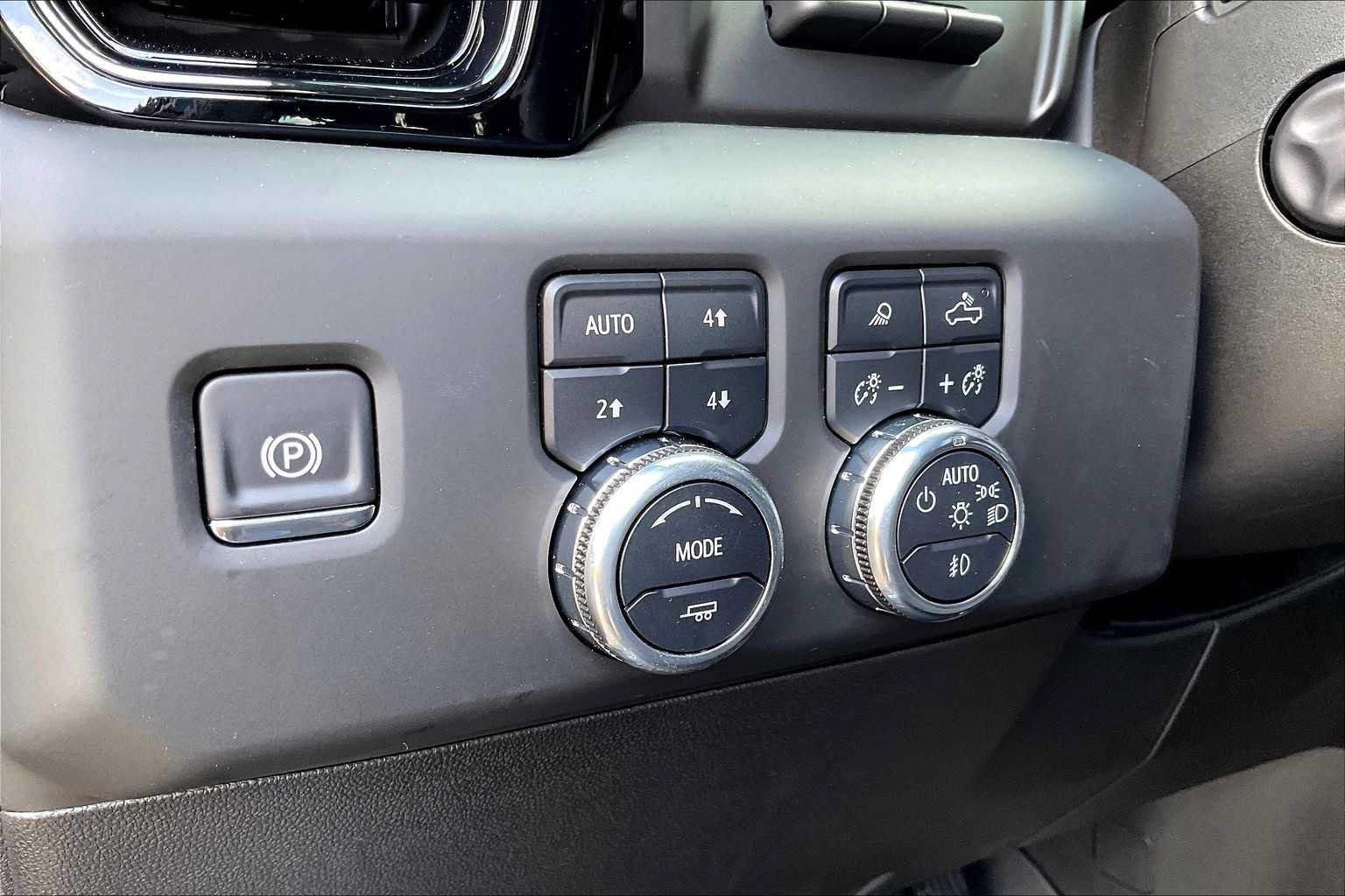 New 2025 GMC Sierra 1500 AT4 w/ AT4 Premium Package AWD/4WD image 13