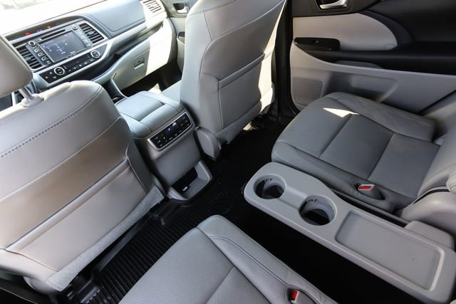 Used 2018 Toyota Highlander Limited Platinum image 44