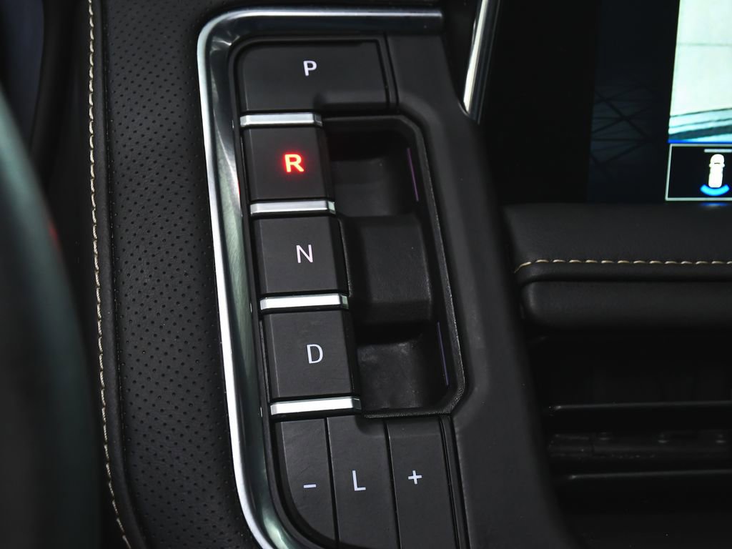 Used 2023 GMC Yukon XL SLT w/ SLT Premium Package image 25