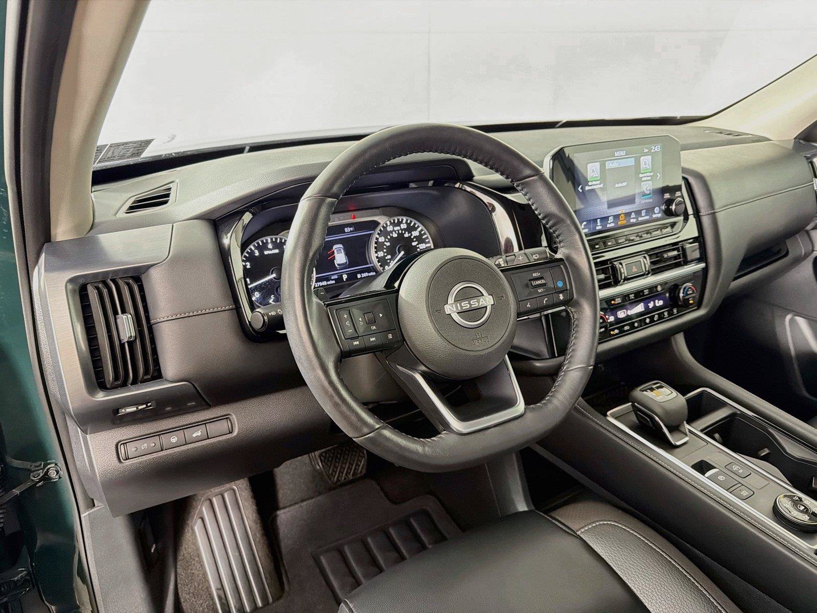 Used 2023 Nissan Pathfinder SL AWD/4WD image 16