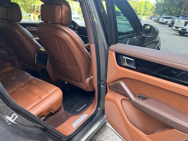 Used 2023 Porsche Cayenne AWD/4WD image 12