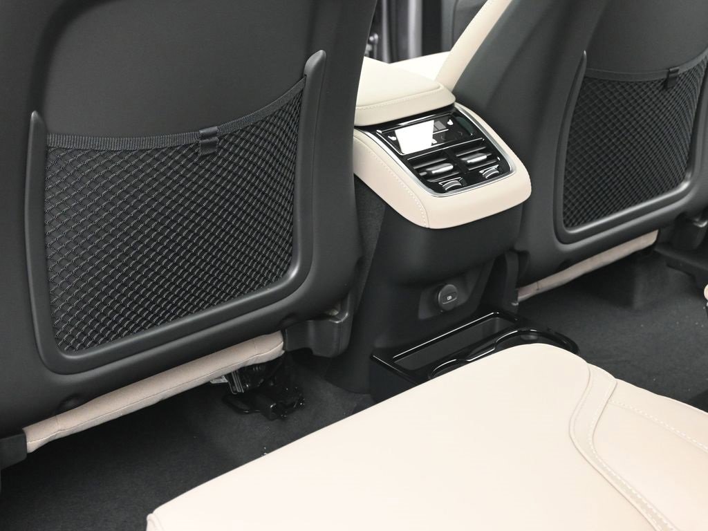 New 2026 Volvo XC90 B6 Ultra image 30