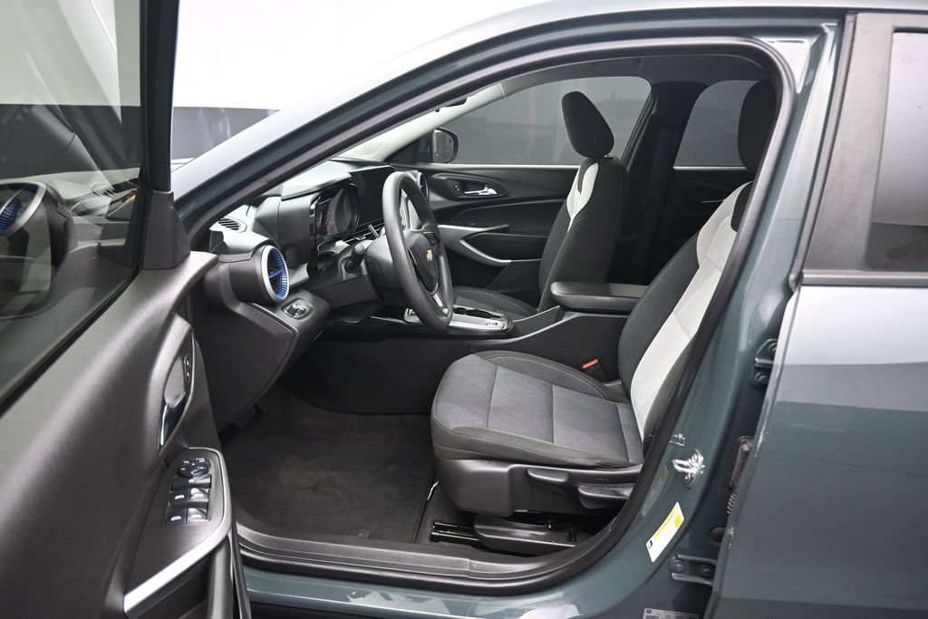 Used 2025 Chevrolet Trax LS FWD image 11