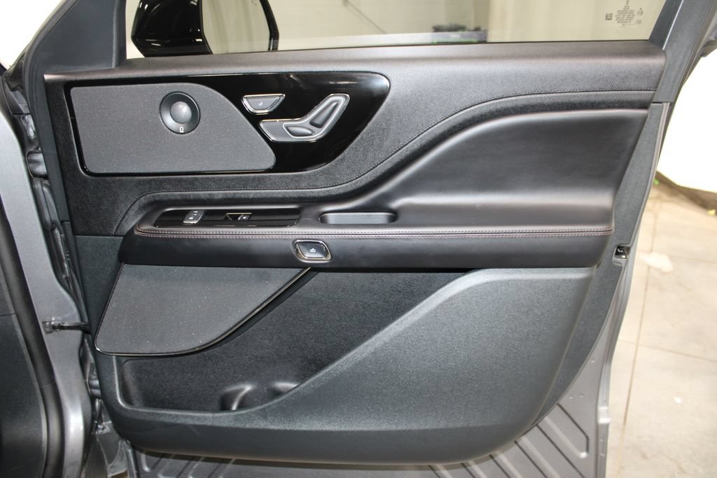 Used 2024 Lincoln Aviator Reserve w/ Equipment Group 201A RWD image 36