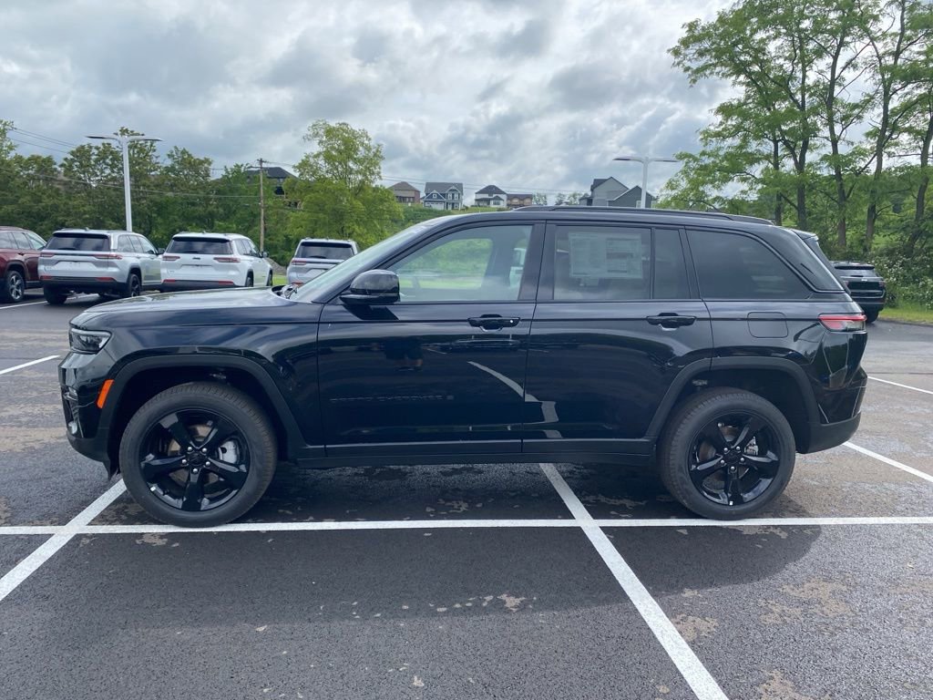 New 2025 Jeep Grand Cherokee Limited w/ Black Appearance Package image 6