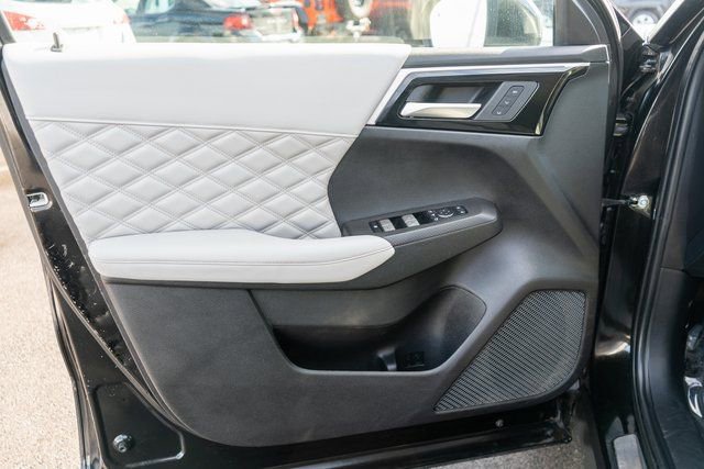 Used 2023 Mitsubishi Outlander 4WD Plug-In Hybrid image 20