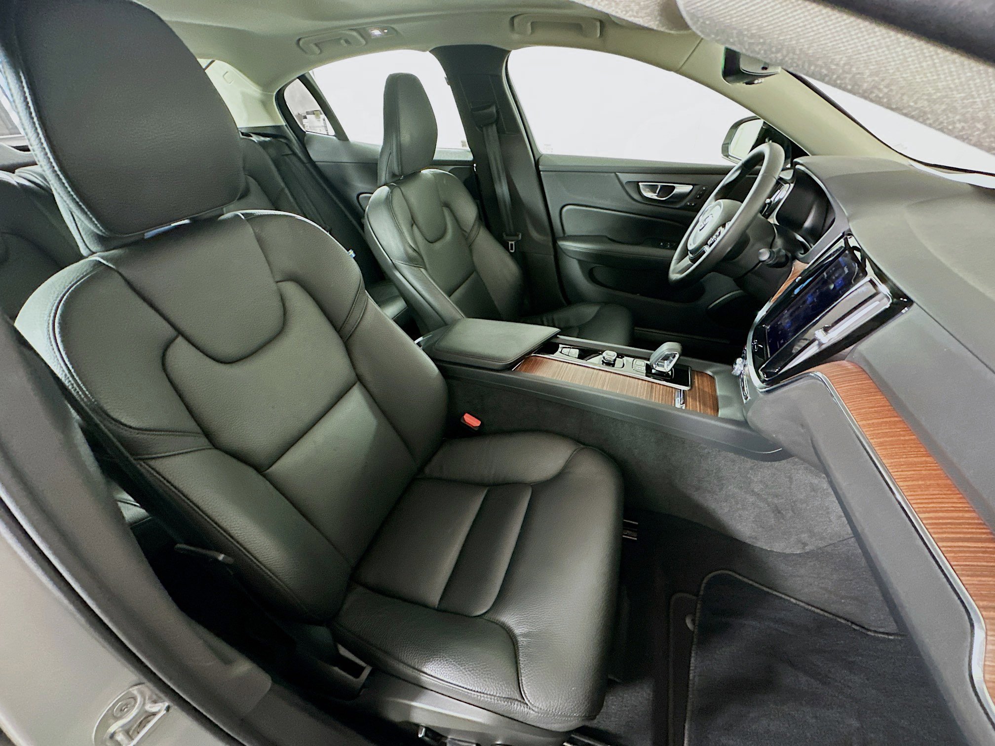 Used 2024 Volvo S60 B5 Plus image 30