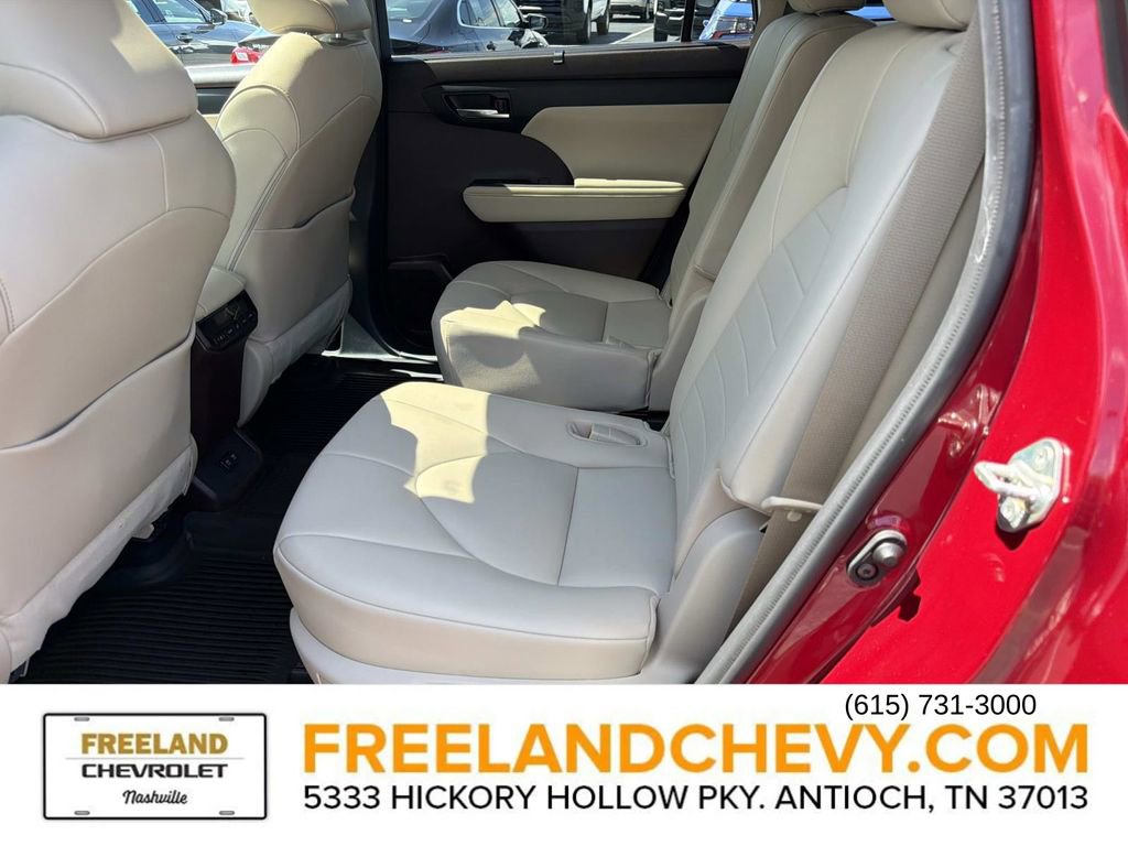 Used 2020 Toyota Highlander XLE FWD image 17