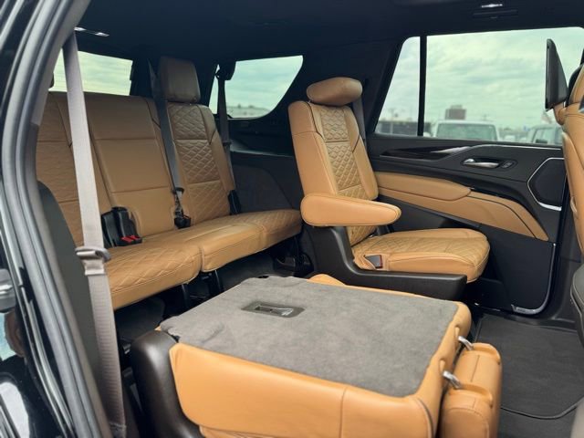Used 2021 Cadillac Escalade Sport w/ LPO, Illumination Package AWD/4WD image 27