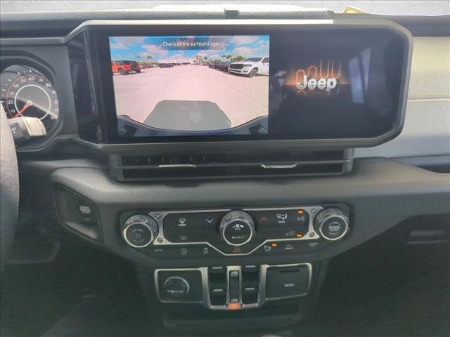 Certified 2025 Jeep Gladiator Sport AWD/4WD image 14