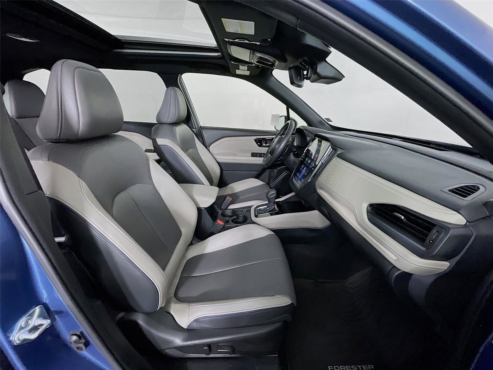 Used 2025 Subaru Forester Limited image 31