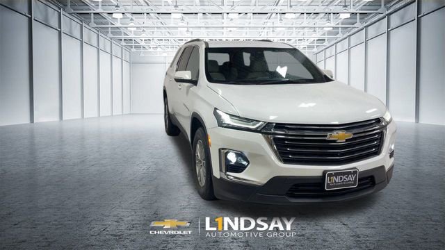 Used 2023 Chevrolet Traverse LT w/ Rear Camera Mirror Package image 4