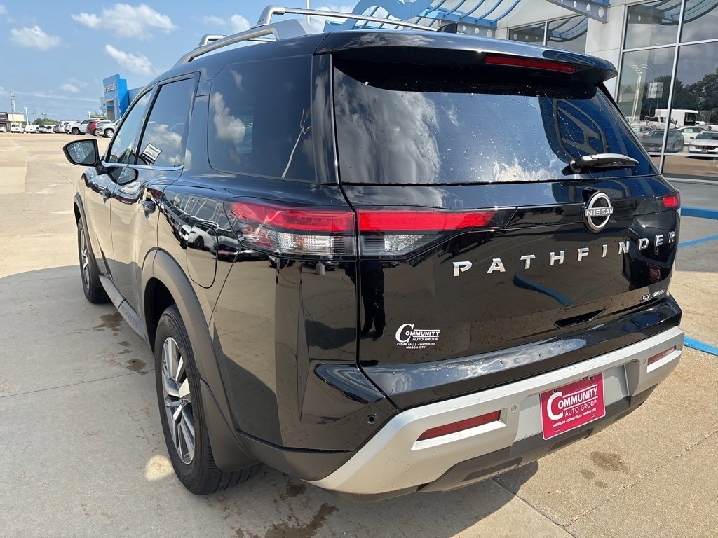 Used 2024 Nissan Pathfinder SL w/ Cargo Package image 5