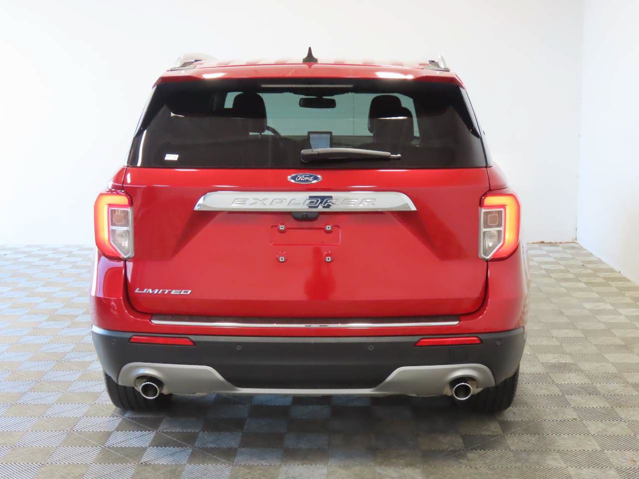 Used 2023 Ford Explorer Limited w/ Limited Technology Package RWD image 4