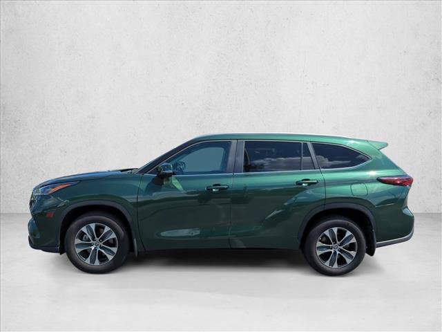 Used 2025 Toyota Highlander XLE AWD/4WD image 9