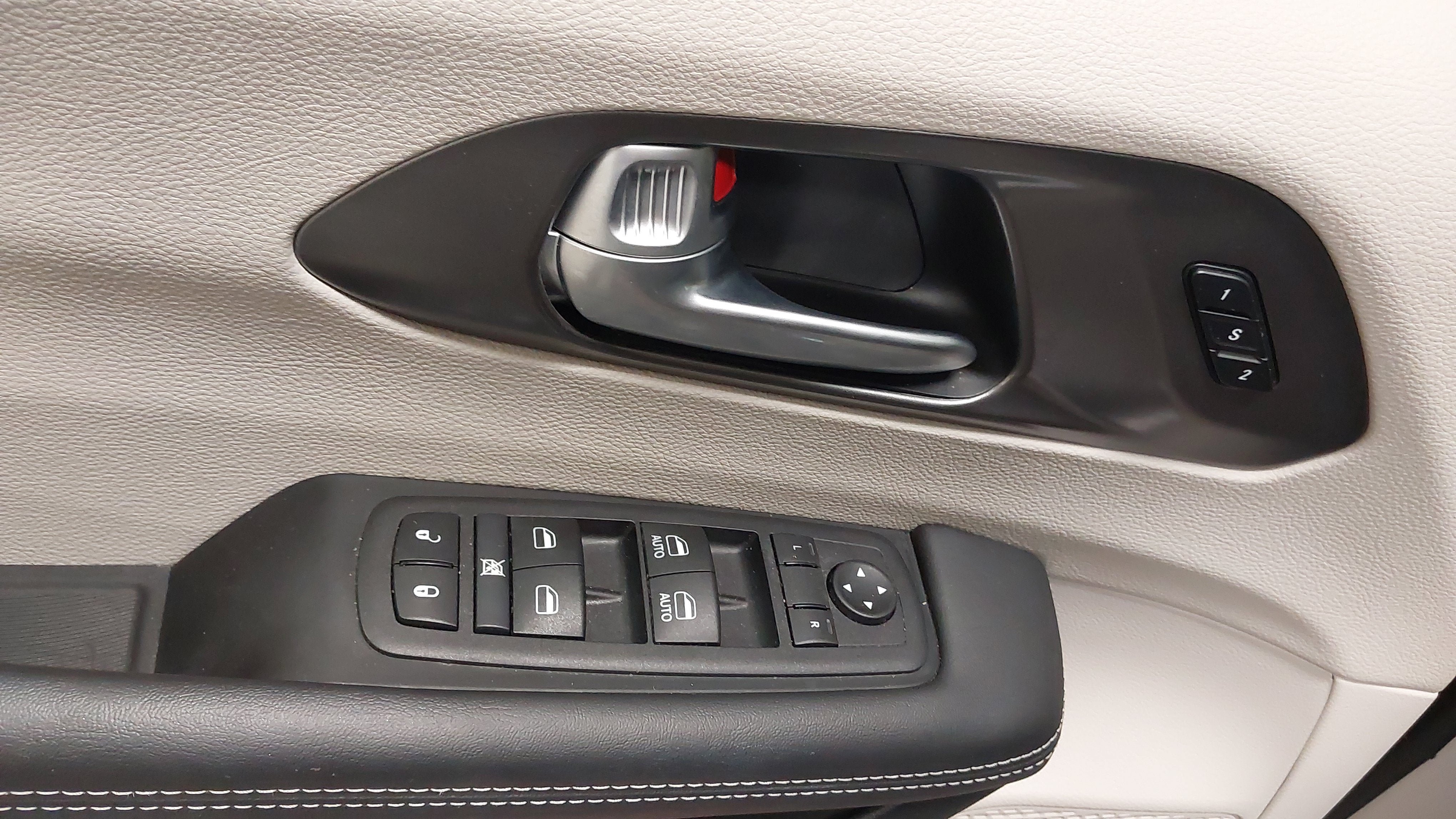Used 2024 Chrysler Pacifica Touring-L FWD image 25