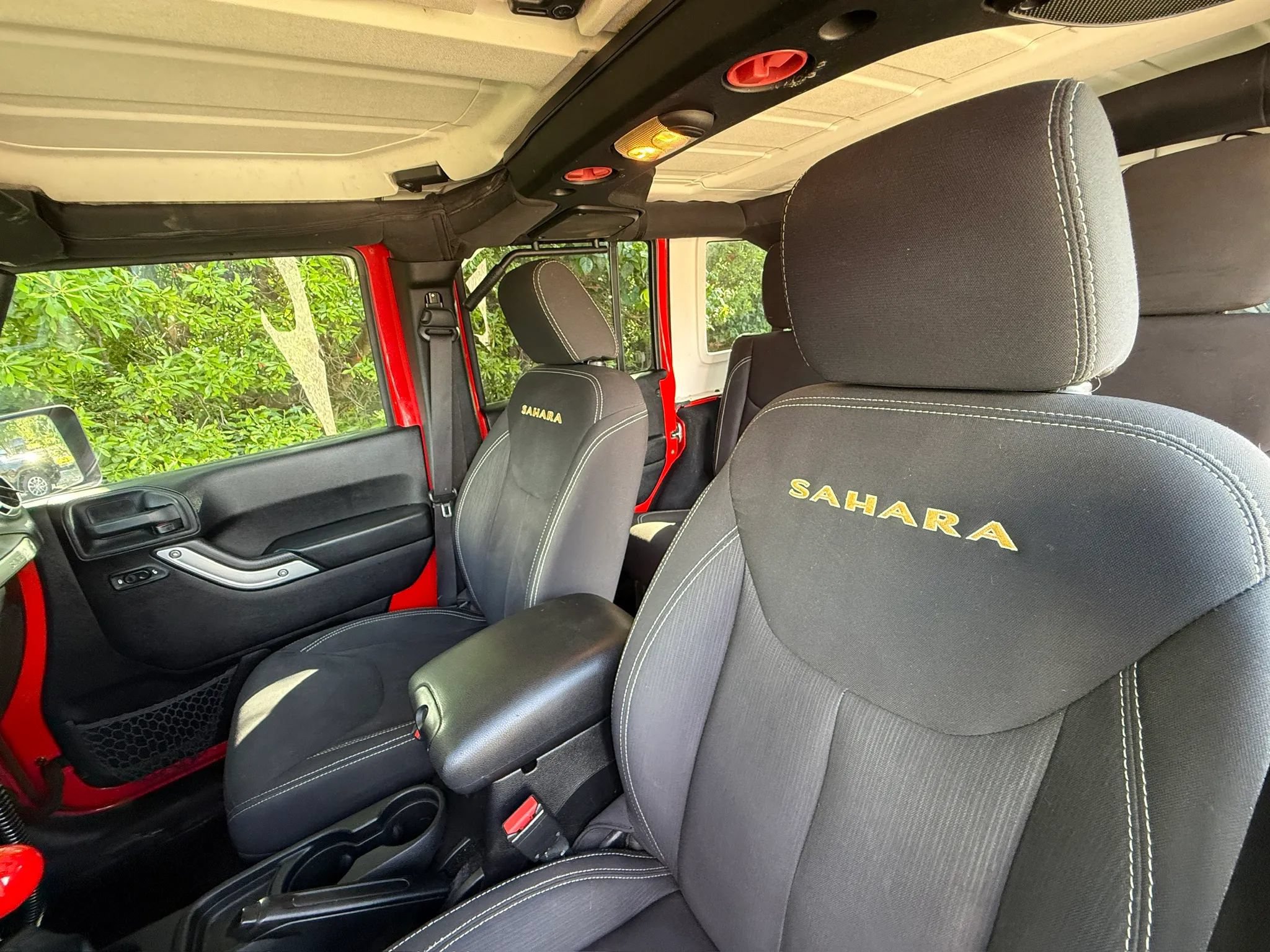 Used 2016 Jeep Wrangler Unlimited Sahara w/ Connectivity Group AWD/4WD image 42