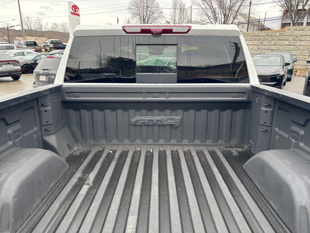 Used 2023 GMC Sierra 1500 AT4 w/ AT4 Premium Package image 9