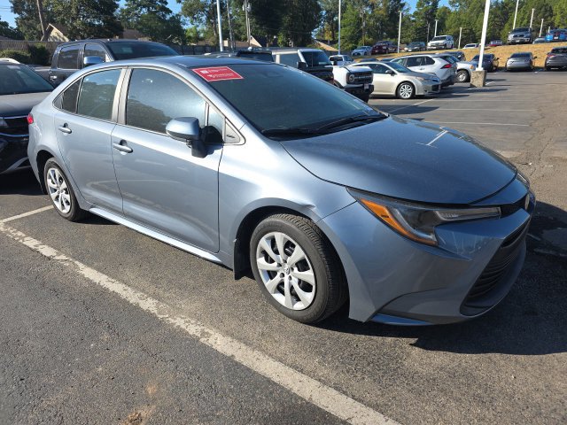 Certified 2025 Toyota Corolla LE FWD image 3