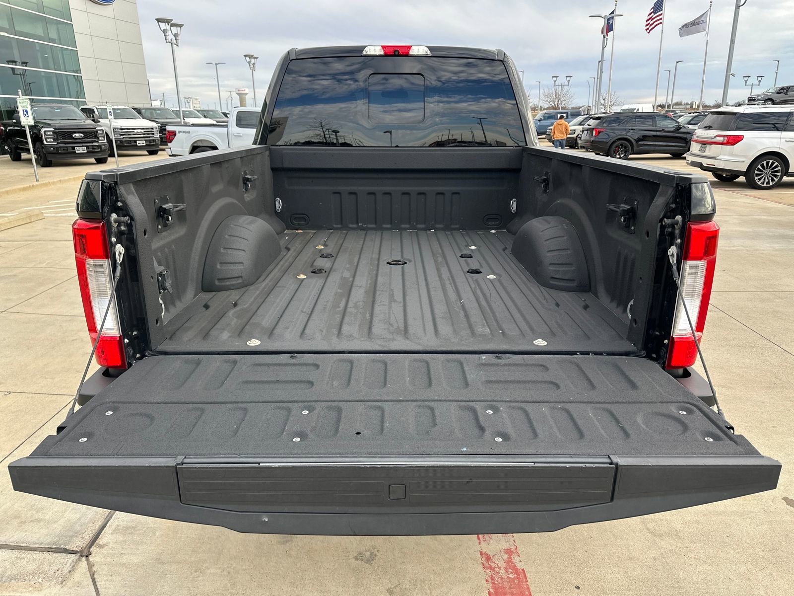 Used 2017 Ford F250 Lariat w/ Chrome Package image 24