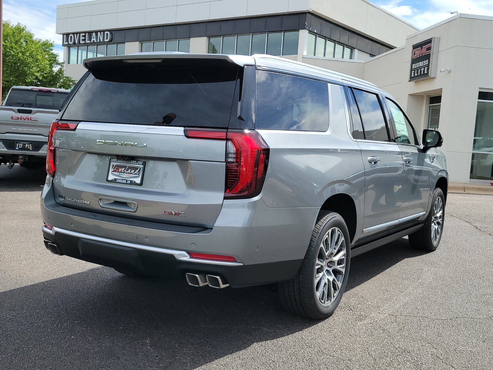 New 2026 GMC Yukon XL Denali w/ Denali Reserve Package AWD/4WD image 3