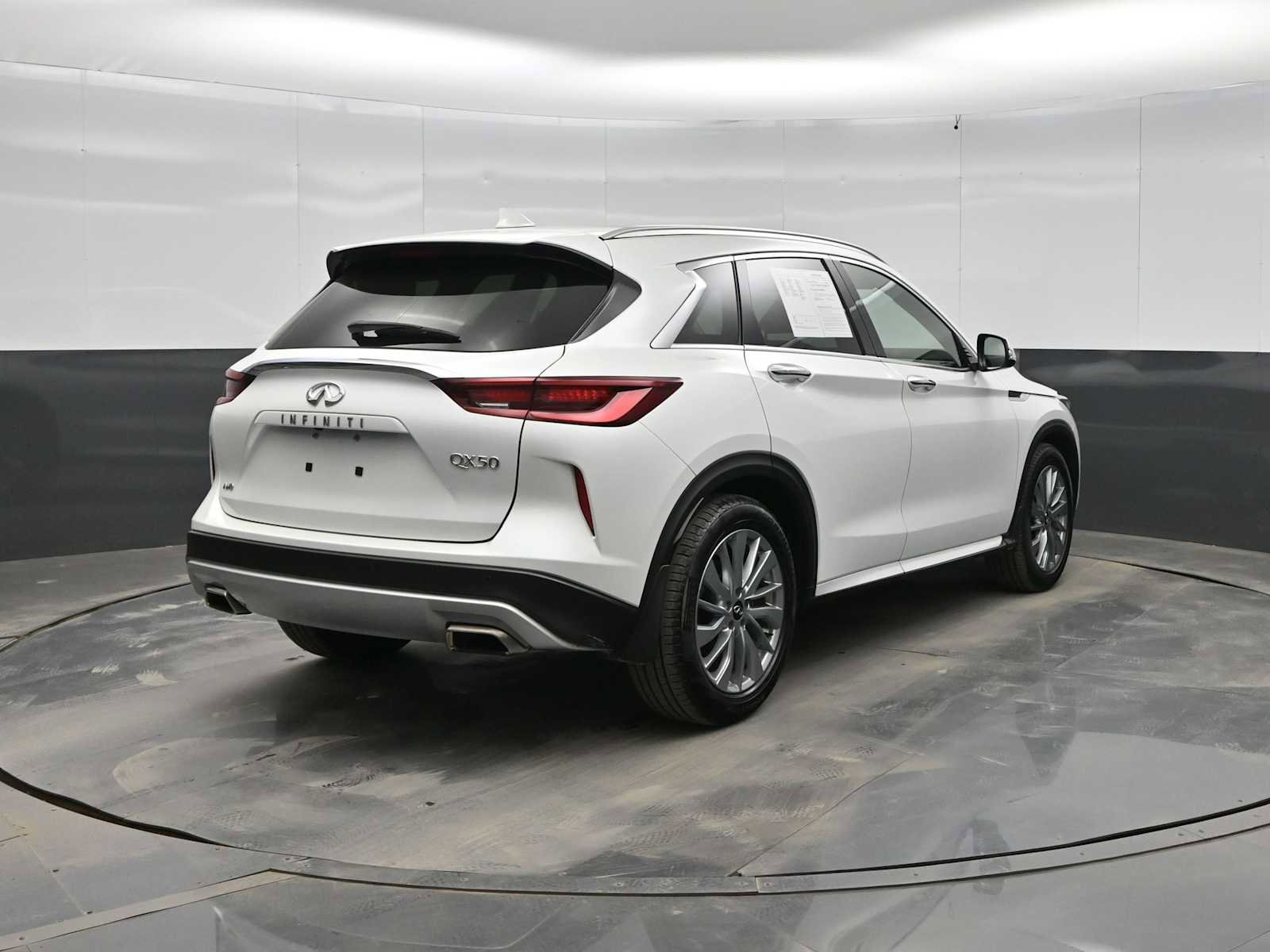 Used 2023 INFINITI QX50 Luxe image 5