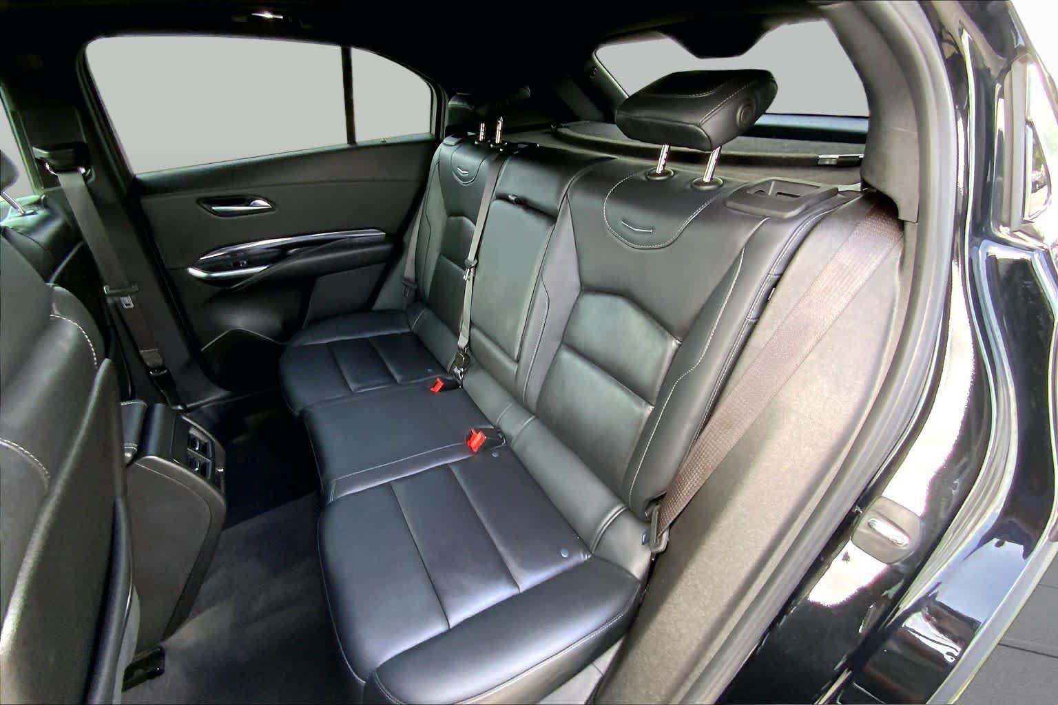 Used 2023 Cadillac XT4 Luxury w/ Cold Weather Package FWD image 40
