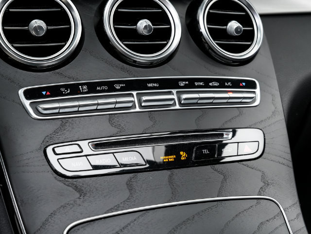 Used 2019 Mercedes-Benz GLC 300 4MATIC image 17