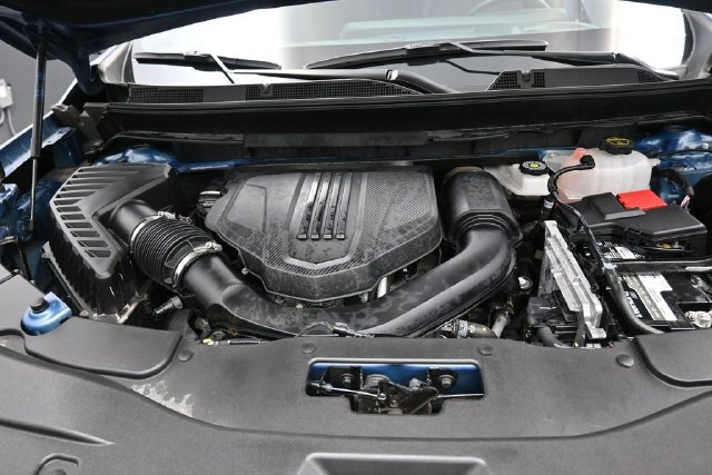 Used 2025 Chevrolet Traverse LT FWD image 38